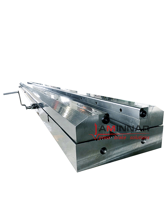 Manual adjustable die